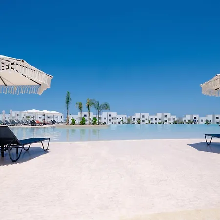 Modern And Spacious Apartment With Beautiful Roof Terrace And Sea View *