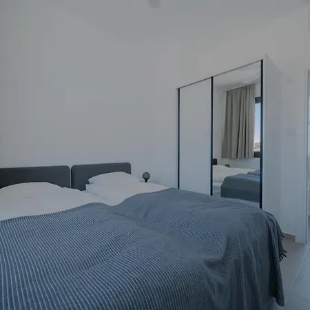 アパート Modern And Spacious Apartment With Beautiful Roof Terrace And Sea View