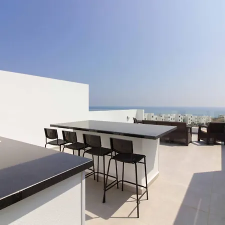 Modern And Spacious With Beautiful Roof Terrace And Sea View Lägenhet
