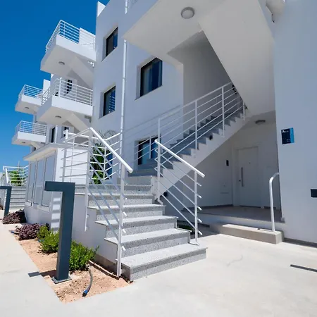 Modern And Spacious With Beautiful Roof Terrace And Sea View Girne