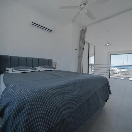 Modern And Spacious With Beautiful Roof Terrace And Sea View *