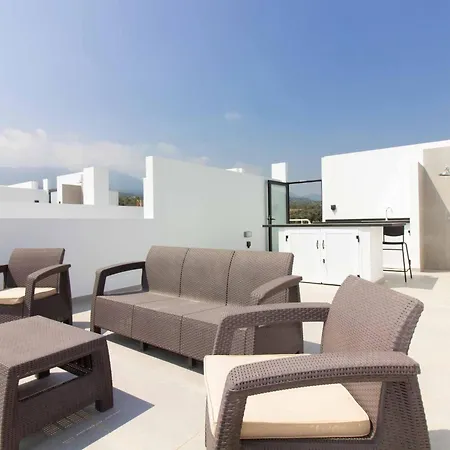 Daire Modern And Spacious With Beautiful Roof Terrace And Sea View Girne